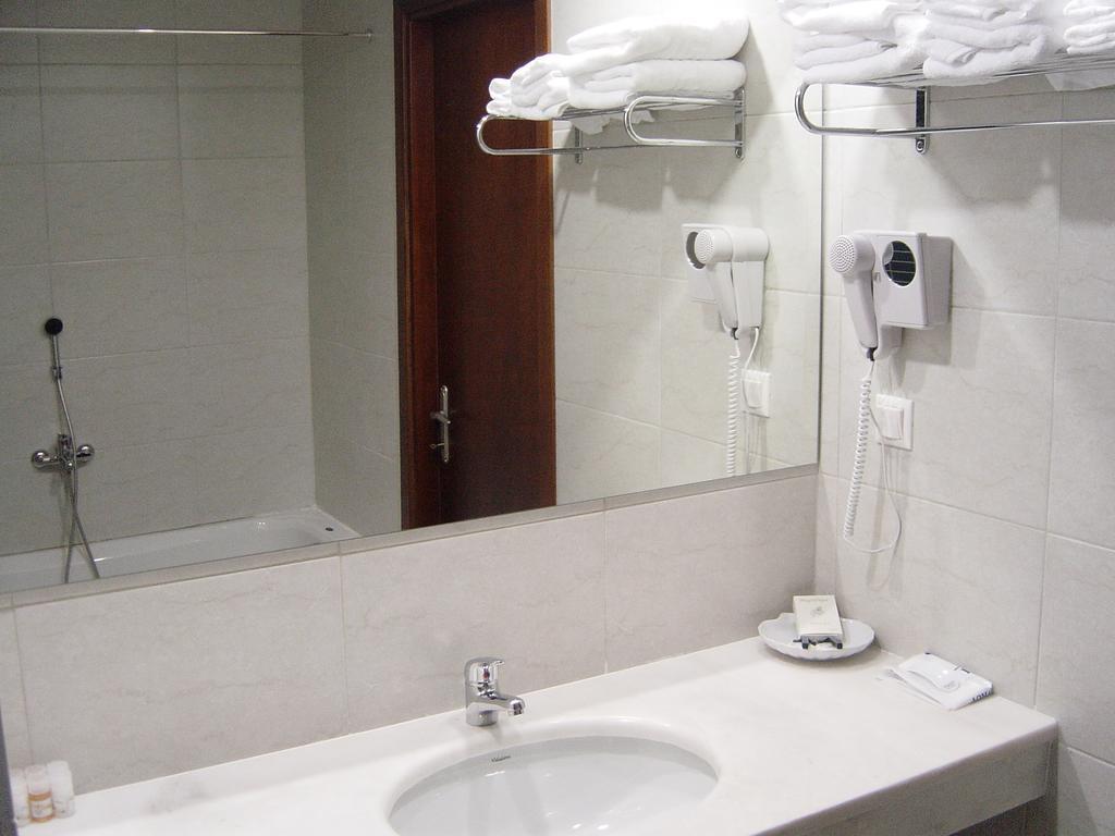 Achillio Hotel Komotiní Szoba fotó