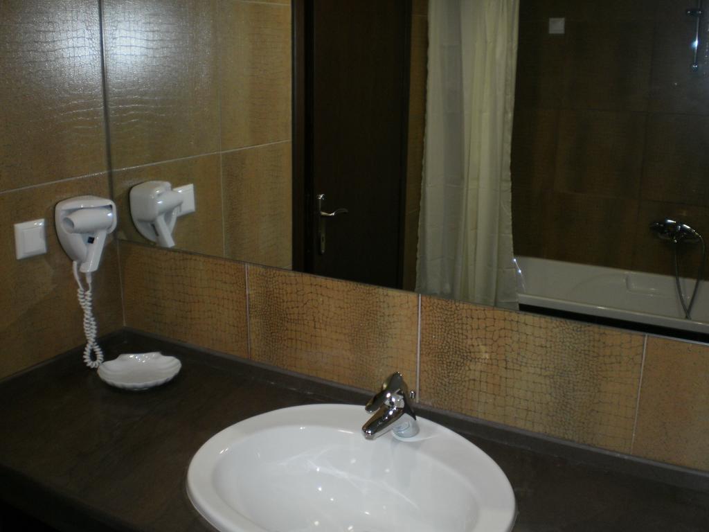 Achillio Hotel Komotiní Szoba fotó